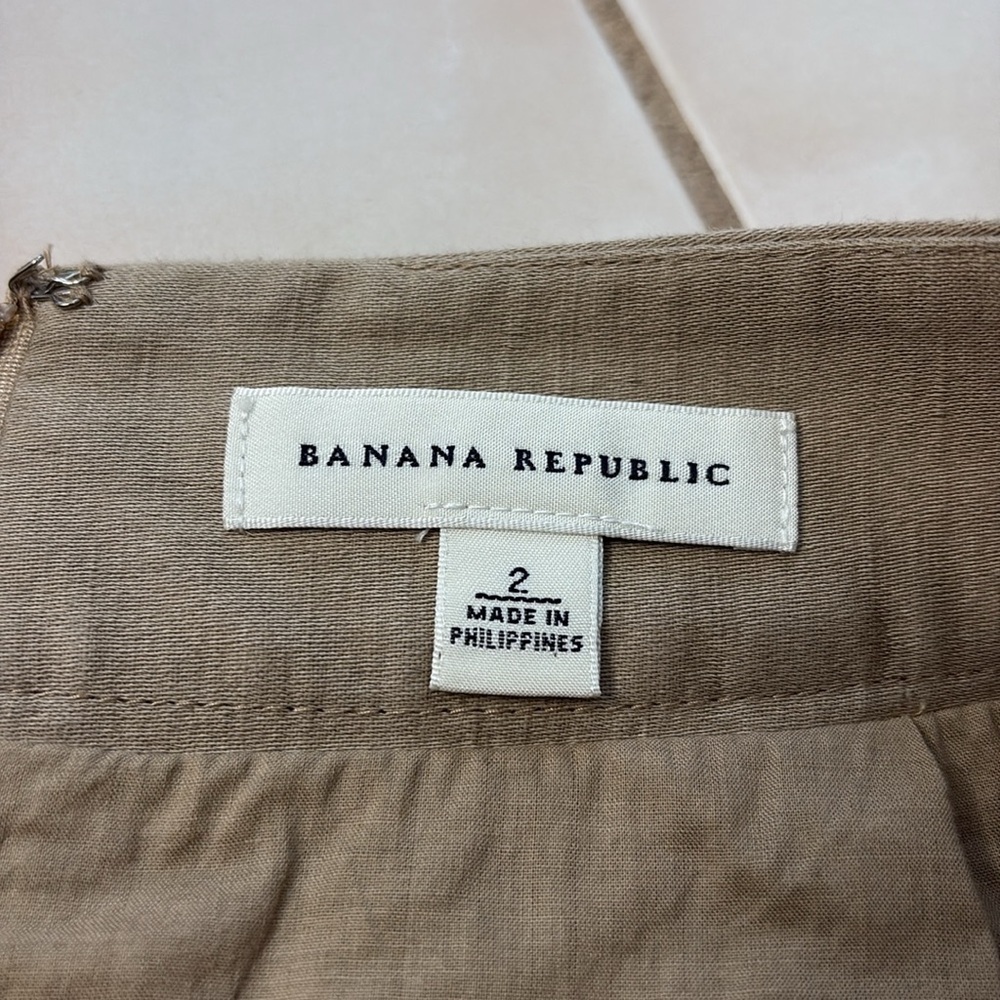 Banana Republic Woodside Khaki Women's Pleated Skirt. Size 2 - Picture 5 of 11